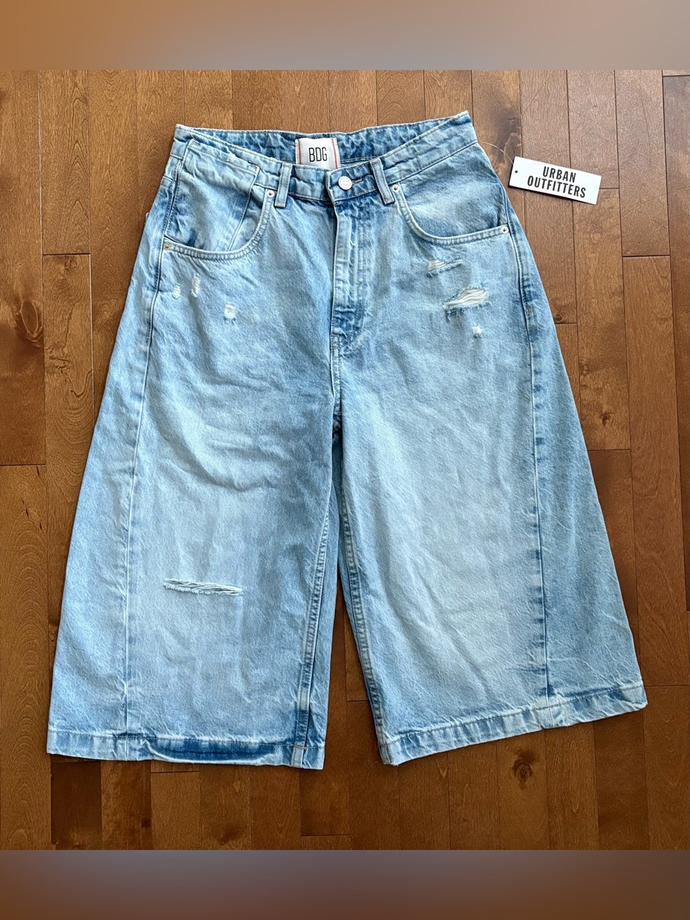 BDG Urban Outfitters High-Waisted Distressed Denim Jorts Light Wash Size 27 NWT